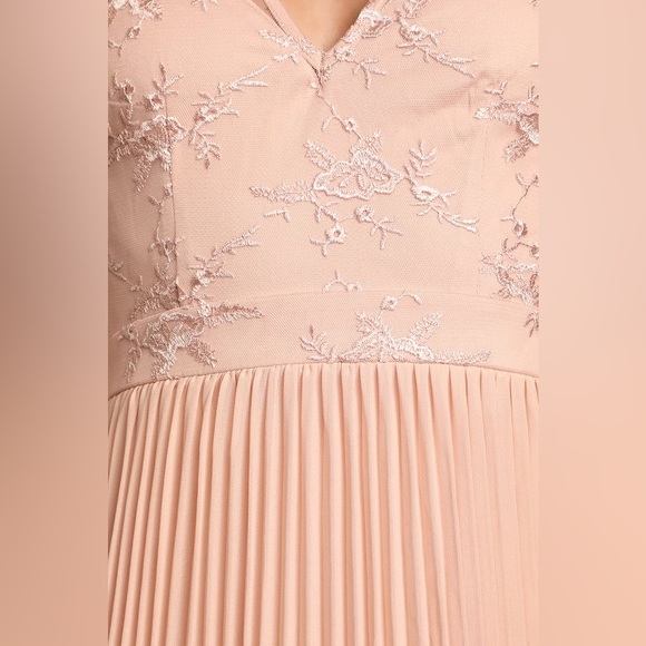 Petals and Pleats Blush Pink Lace Pleated Maxi Dress
Lulus Small Bridesmaid Prom - Picture 5 of 14